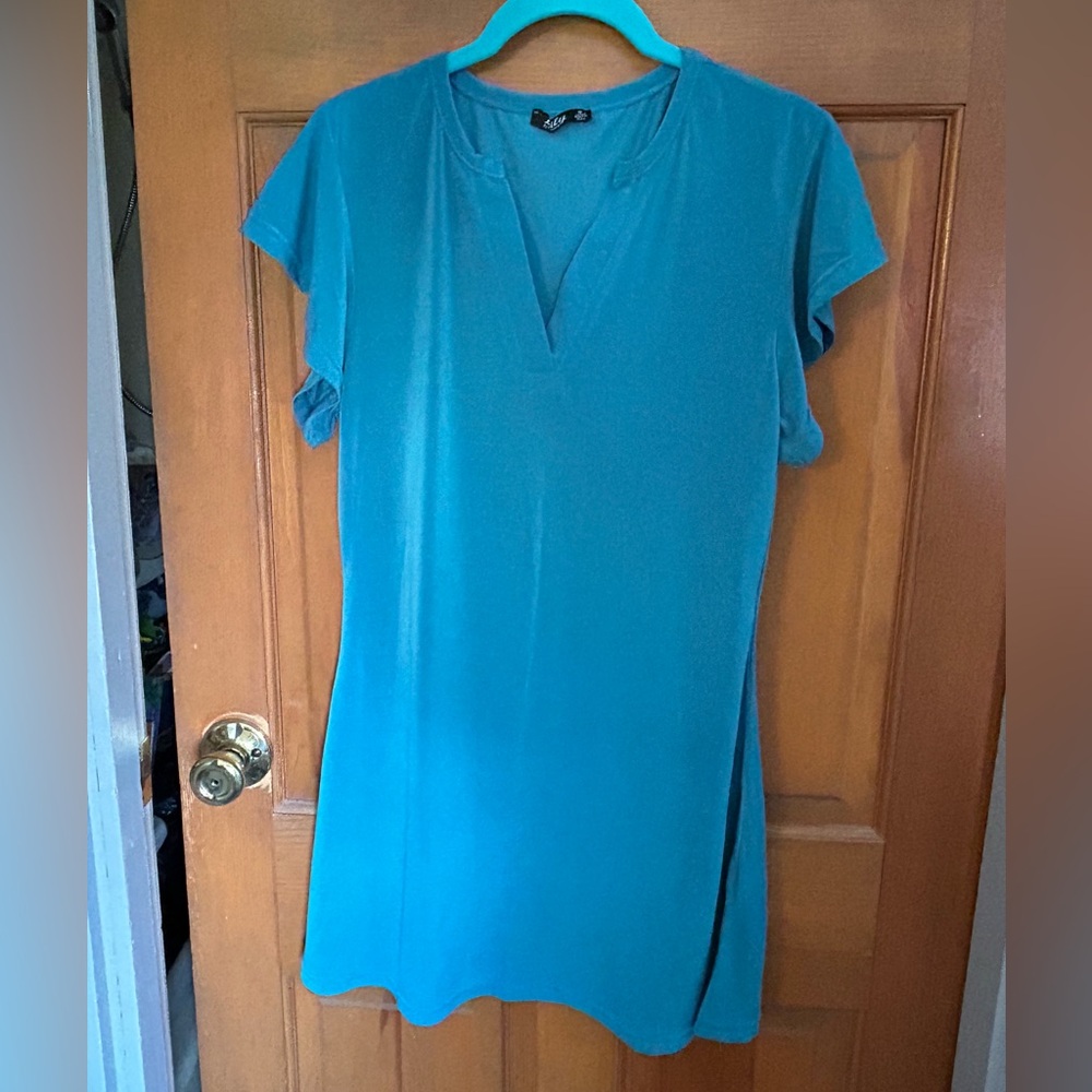 Silky Tunic size Small